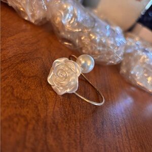 Pearl & Rose Gold Napkin Ring - Elegant White Pearl Accent